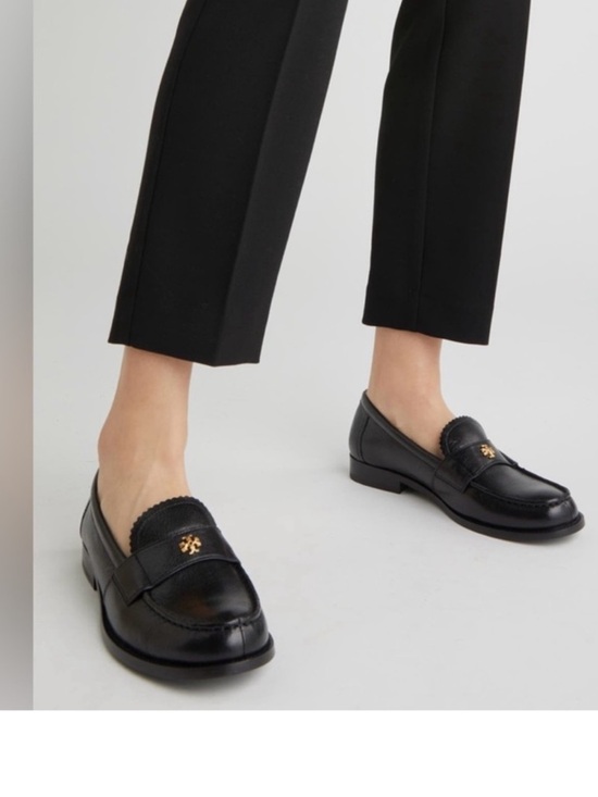 Tory Burch Classic Best-Selling Black Leather Loafers with Gold Emblem Size 6.5 main image 5